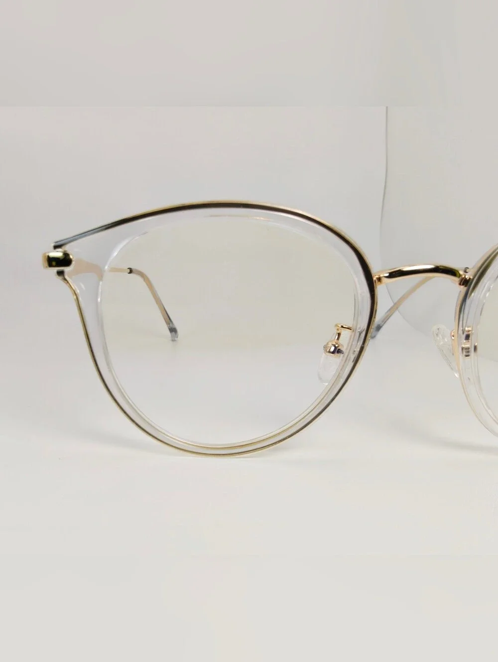 Hollie. Clear Gold. Metal And Acetate Frame.  Round Women's Eyeglasses